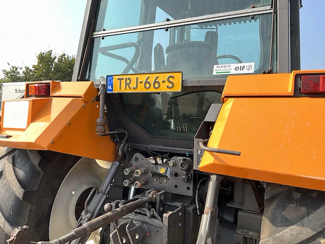 Renault temis 550x vierwielaangedreven landbouwtractor - afbeelding 20 van  27
