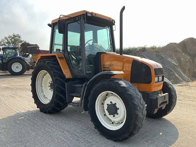 Renault temis 550x vierwielaangedreven landbouwtractor - afbeelding 12 van  27