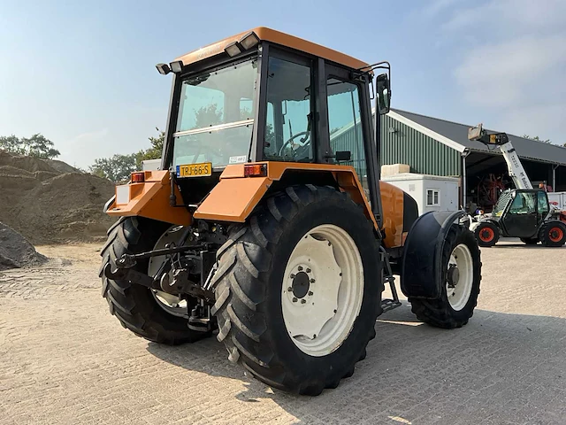 Renault temis 550x vierwielaangedreven landbouwtractor - afbeelding 21 van  27