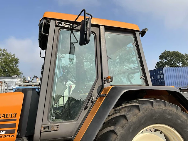 Renault temis 550x vierwielaangedreven landbouwtractor - afbeelding 24 van  27