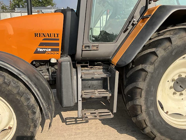 Renault temis 550x vierwielaangedreven landbouwtractor - afbeelding 25 van  27