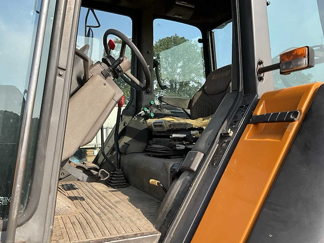 Renault temis 550x vierwielaangedreven landbouwtractor - afbeelding 26 van  27