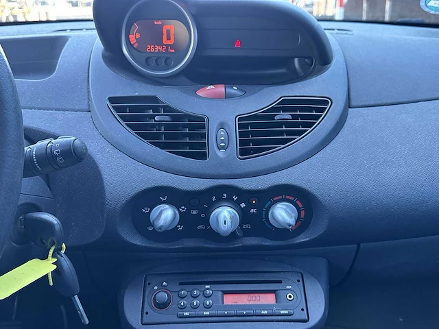 Renault twingo 1.2-16v authentique car 2010 | 69-lsg-1 - afbeelding 6 van  21