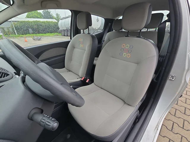 Renault twingo 1.2-16v authentique car 2010 | 82-ltg-1 - afbeelding 2 van  22