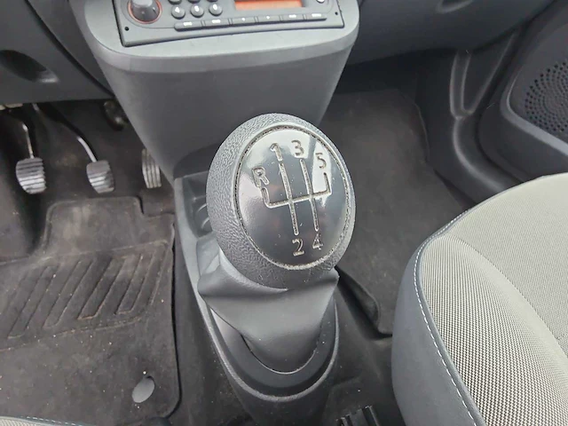 Renault twingo 1.2-16v authentique car 2010 | 82-ltg-1 - afbeelding 9 van  22