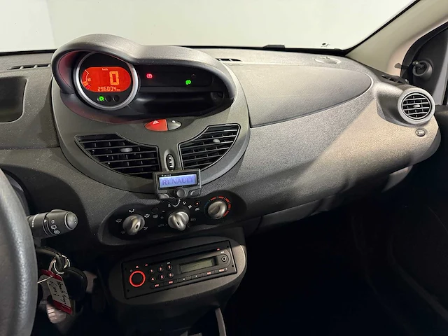 Renault twingo 1.2-16v dynamique, 61-jrr-7 - afbeelding 2 van  13