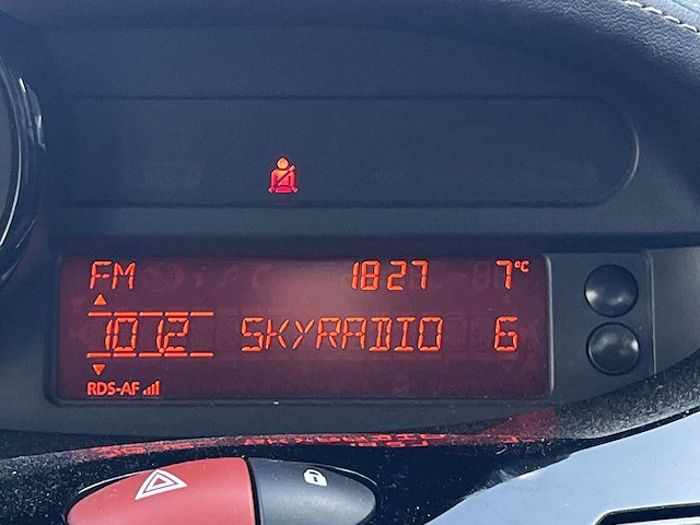 Renault twingo 1.2-16v miss sixty car 2011 | 90-slb-5 - afbeelding 15 van  21