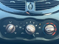 Renault twingo 1.2-16v miss sixty car 2011 | 90-slb-5 - afbeelding 16 van  21