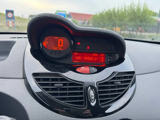 Renault twingo 1.2 16v night & day, 76000 km 1e eigenaar 35-spx-1 - afbeelding 9 van  24