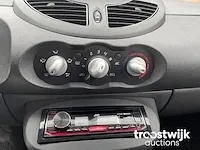Renault twingo 1.2-16v night & day, jg-495-l - afbeelding 2 van  10