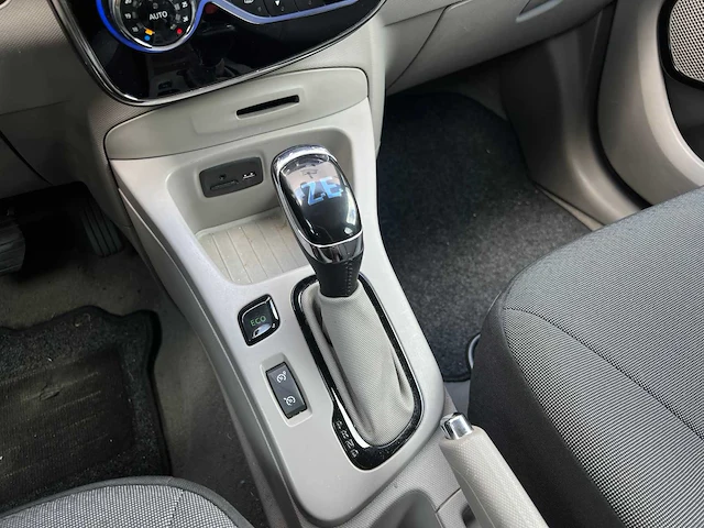 Renault zoe q210 zen quickcharge 22 kwh 88pk 2013, rg-303-s - afbeelding 29 van  52