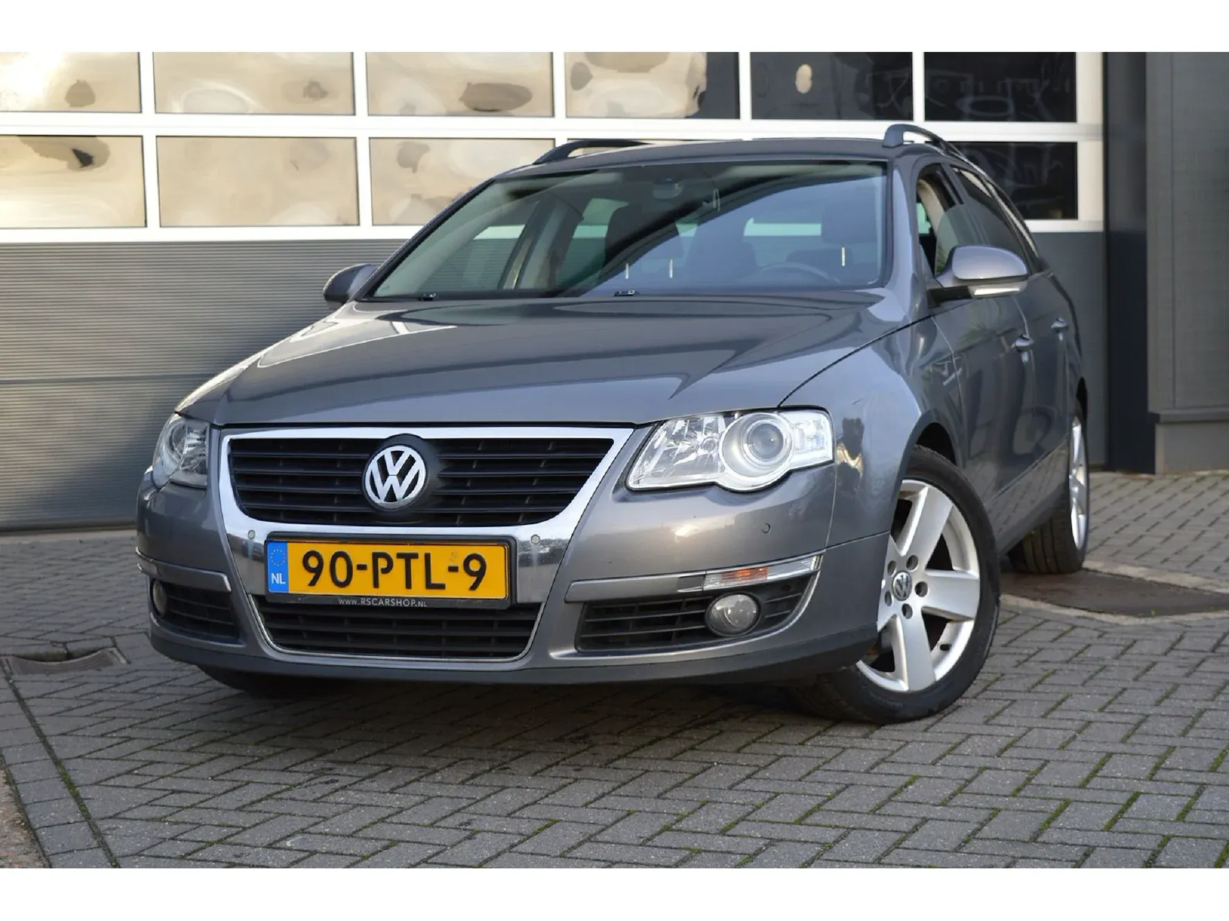 Renaults, sportcars, classiccars, e-bikes en motoren