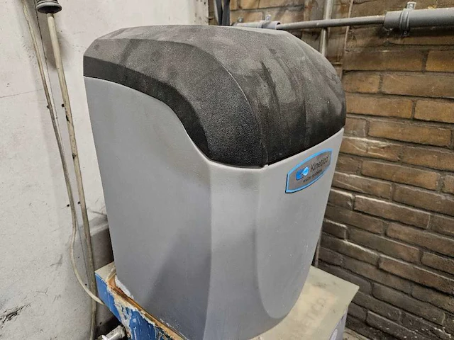 Resato - 2021 - acm 2040 - 1 - waterstraalsnijmachine - afbeelding 10 van  25