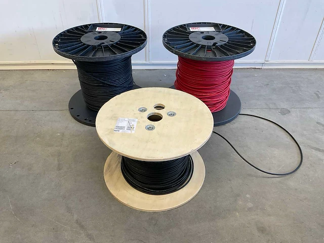 Restant kabel op haspel (3x) - afbeelding 1 van  9