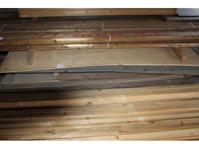 Restant plaatmateriaal op pallet. - afbeelding 1 van  3