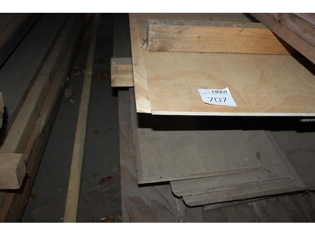 Restant plaatmateriaal op pallet. - afbeelding 2 van  3