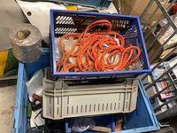 Restanten bysoneel ten behoeve van zeilmakerij o.a. zeil, touw klittenband - afbeelding 4 van  10
