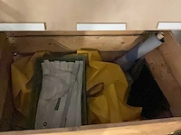 Restanten bysoneel ten behoeve van zeilmakerij o.a. zeil, touw klittenband - afbeelding 10 van  10
