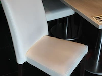 Restaurant meubilair bestaande uit 8 horeca tafels met afmeting 70 x 70 x 75 cm en metalen voet en 16 horec... - afbeelding 4 van  4
