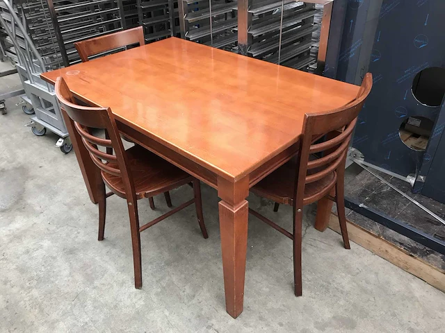 Restaurant stoelen & tafel - afbeelding 1 van  6