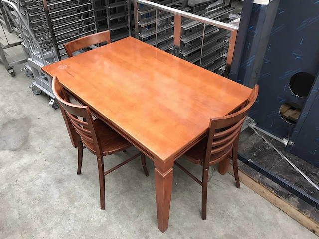 Restaurant stoelen & tafel - afbeelding 2 van  6