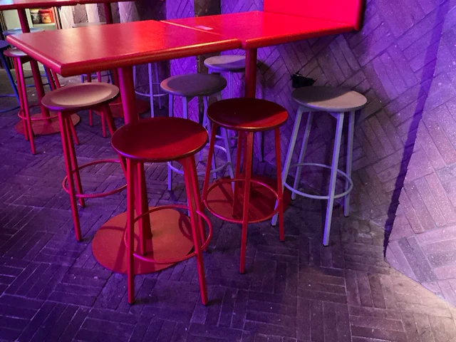 Restaurantmeubilair met 16 stoelen - afbeelding 12 van  12