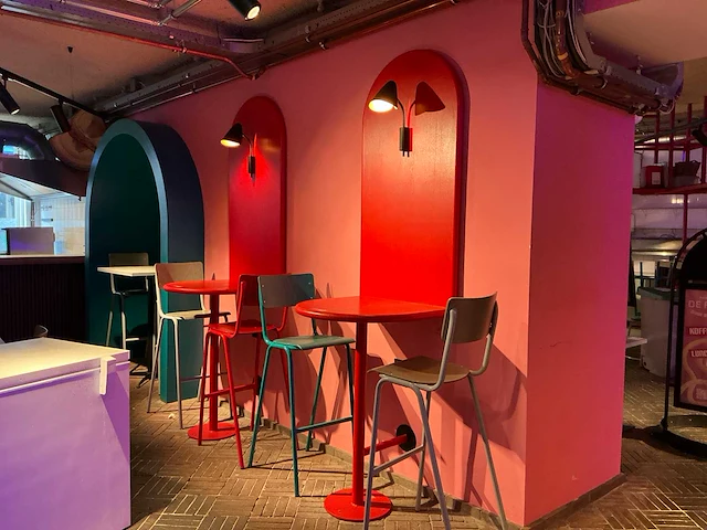 Restaurantmeubilair met 16 stoelen - afbeelding 1 van  12