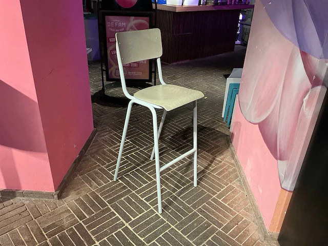 Restaurantmeubilair met 16 stoelen - afbeelding 3 van  12
