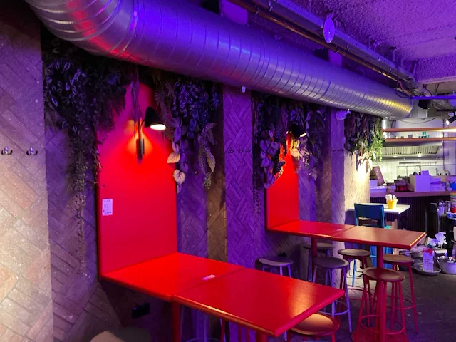 Restaurantmeubilair met 16 stoelen - afbeelding 9 van  12