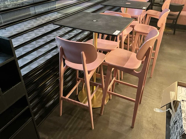 Restauranttafel met 3 krukken - afbeelding 1 van  5