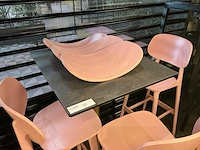 Restauranttafel met 3 krukken - afbeelding 2 van  4