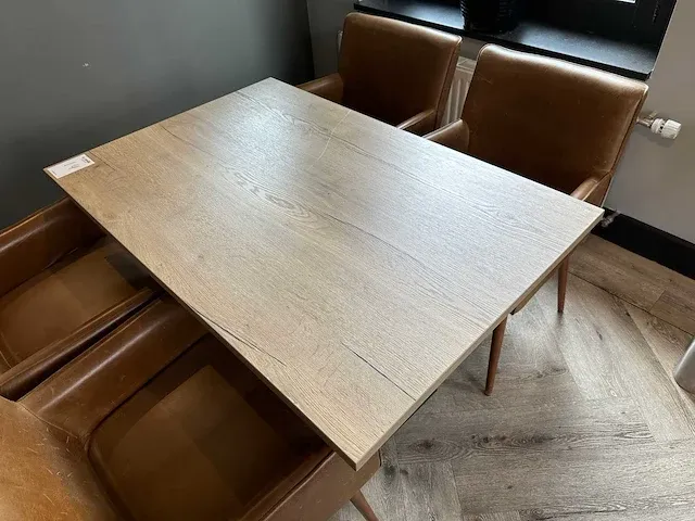 Restauranttafel met 4 lederen fauteuils - afbeelding 2 van  6