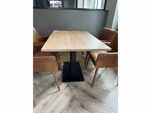 Restauranttafel met 4 lederen fauteuils - afbeelding 3 van  6