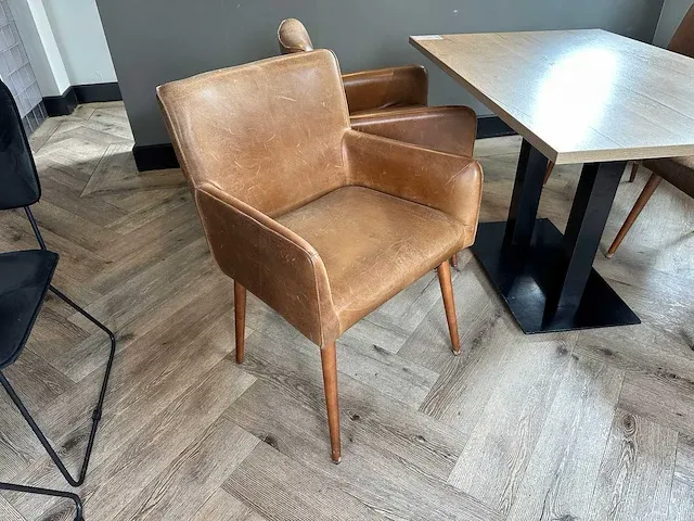 Restauranttafel met 4 lederen fauteuils - afbeelding 4 van  6