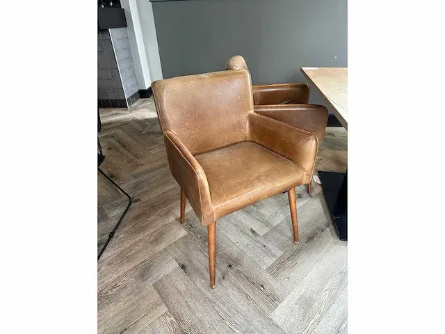 Restauranttafel met 4 lederen fauteuils - afbeelding 5 van  6