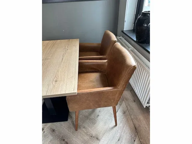 Restauranttafel met 4 lederen fauteuils - afbeelding 6 van  6