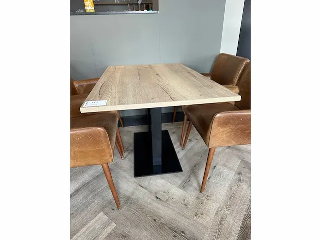 Restauranttafel met 4 lederen fauteuils - afbeelding 3 van  7