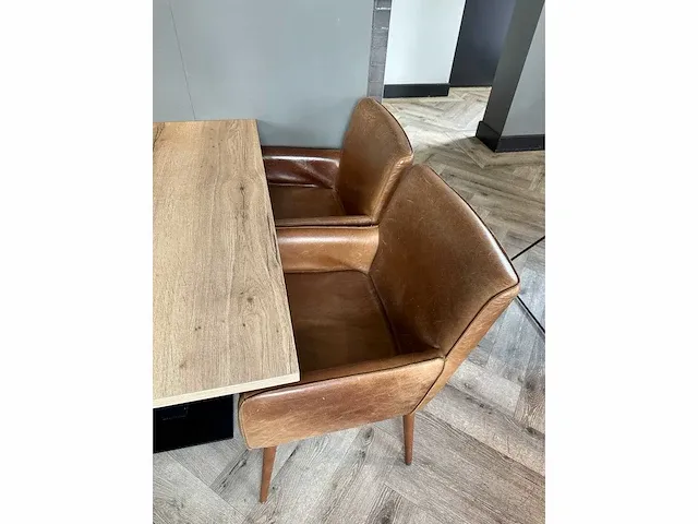 Restauranttafel met 4 lederen fauteuils - afbeelding 7 van  7