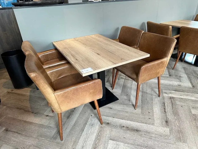 Restauranttafel met 4 lederen fauteuils - afbeelding 1 van  7
