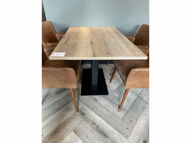 Restauranttafel met 4 lederen fauteuils - afbeelding 3 van  7