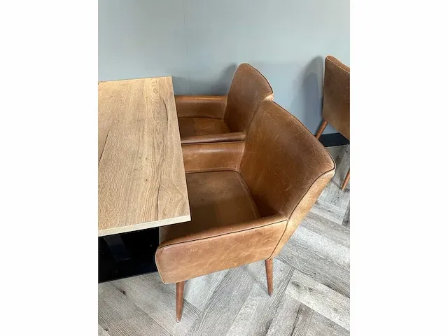 Restauranttafel met 4 lederen fauteuils - afbeelding 7 van  7