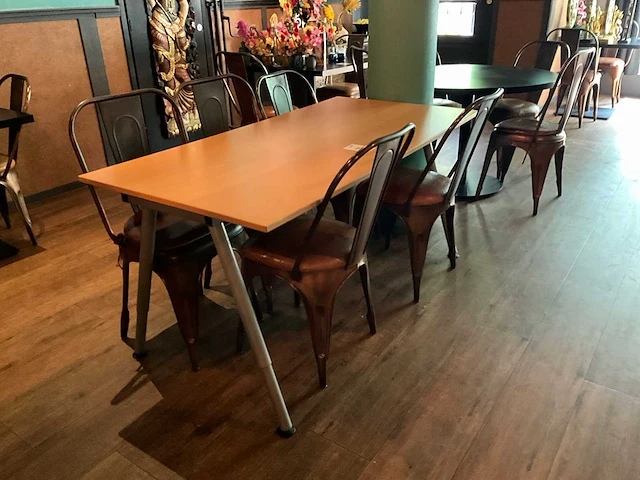 Restauranttafel met 5 stoelen - afbeelding 1 van  5