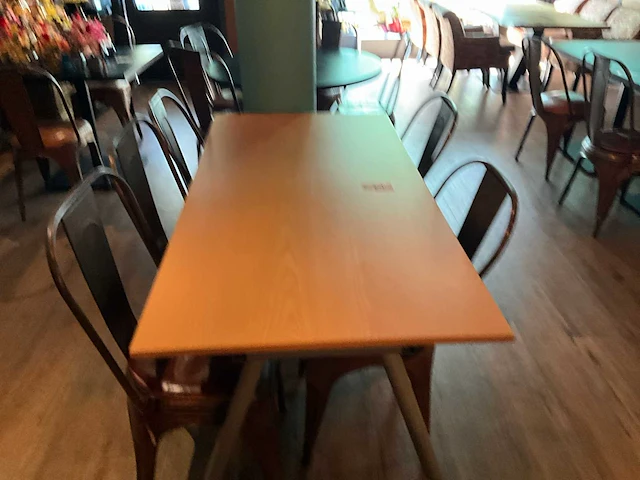 Restauranttafel met 5 stoelen - afbeelding 3 van  5