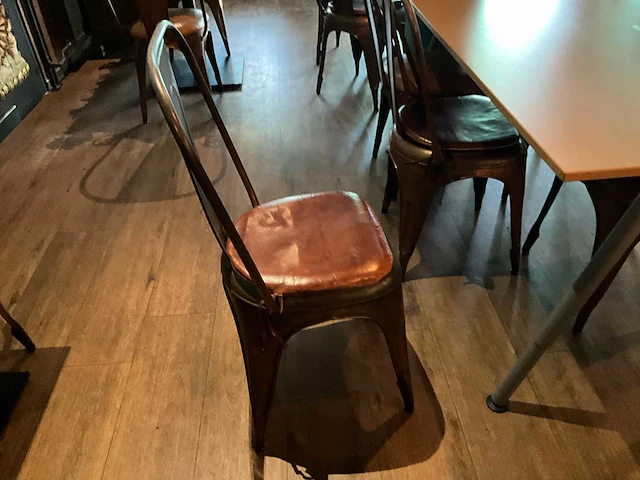 Restauranttafel met 5 stoelen - afbeelding 4 van  5