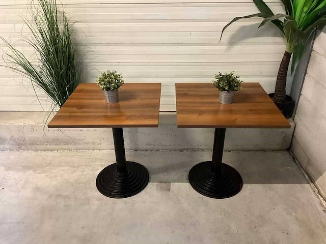 Restauranttafel met gietijzeren onderstel (2x) - afbeelding 1 van  7