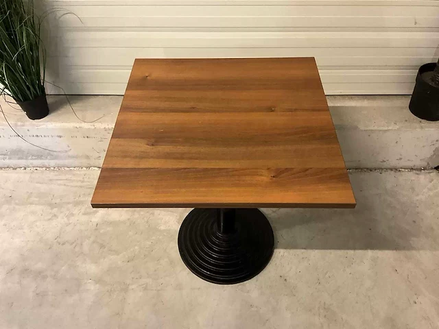 Restauranttafel met gietijzeren onderstel (2x) - afbeelding 4 van  7
