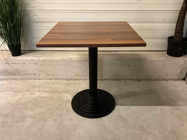 Restauranttafel met gietijzeren onderstel (2x) - afbeelding 5 van  7