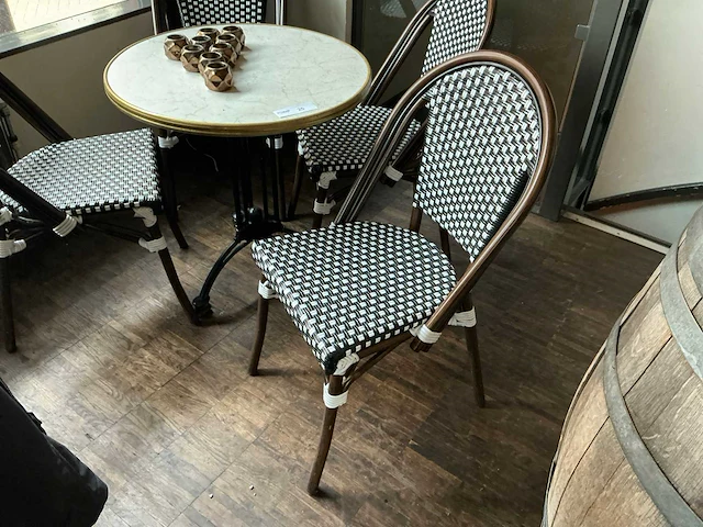 Restauranttafel met stoelen - afbeelding 3 van  3