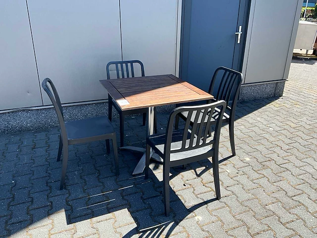 Restauranttafels en stoelen (55x) - afbeelding 1 van  9