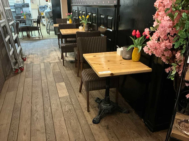 Restauranttafels met stoelen - afbeelding 1 van  7